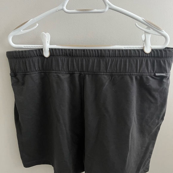 Icebreaker woman’s shorts - Picture 2 of 7